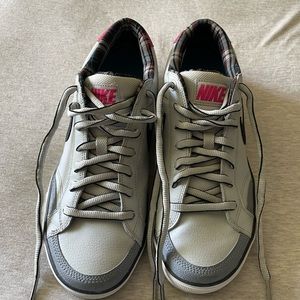 Nike light gray leather sneakers with plaid fabric accent size 11